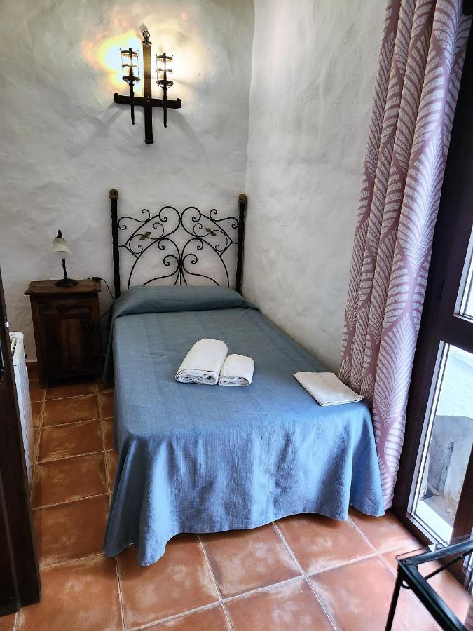 Posada La Plaza Canillas de Albaida Buitenkant foto