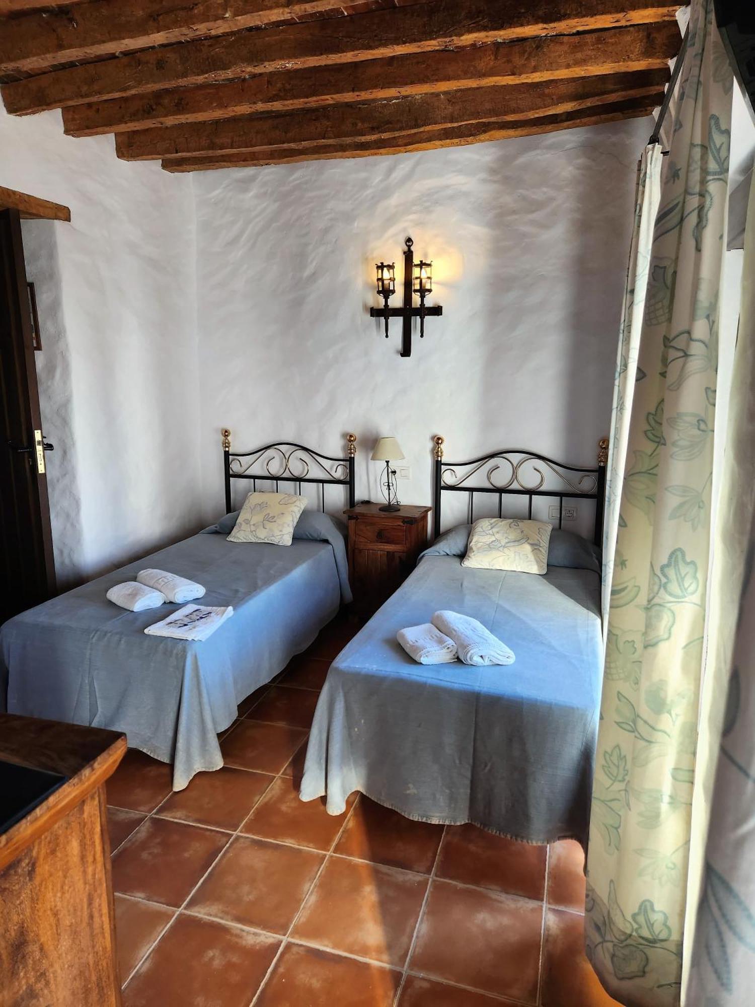 Posada La Plaza Canillas de Albaida Buitenkant foto